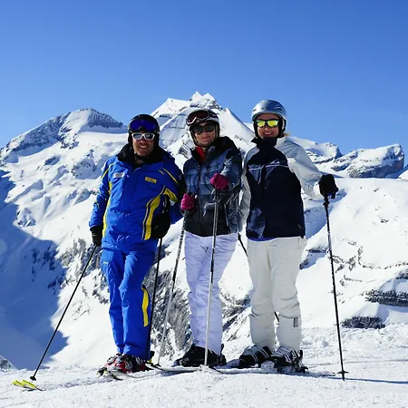 Pradas Brigels Lägenhetshotell 4*